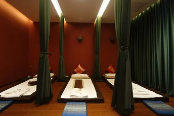 苏州相城区泰式按摩的被动瑜伽：当身体被折叠成诗